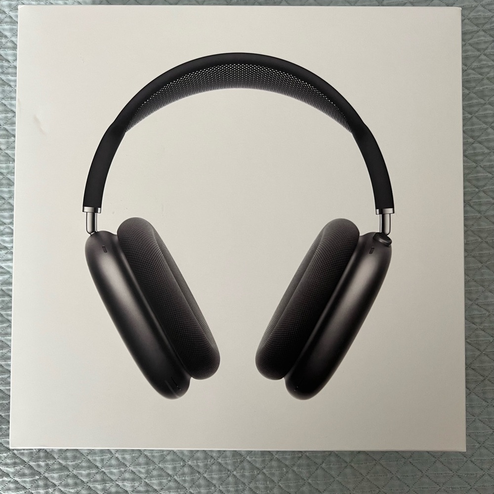 Apple AirPod Max in Space Gray